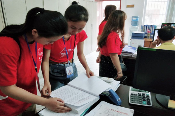 马克思主义学院“五色光”团队赴上林县开展生态文明意识调查