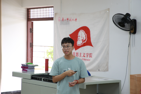 【新生入学教育】马克思主义学院召开“修好‘二课’，玩转‘到梦’”2021级第二课堂宣讲会
