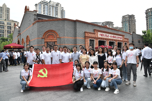 【党史学习教育】追寻百年党史·牢记初心使命——马克思主义学院组织师生赴中共一大、二大会址纪念馆开展党史学习教育主题实践活动