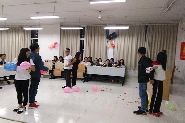 马克思主义学院2016级思想政治教育第一团支部男生节活动圆满结束
