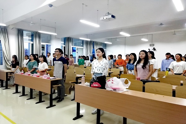 我院2017级思想政治教育第二团支部开展“青春同向中国梦，榜样力量正前行”主题团日活动