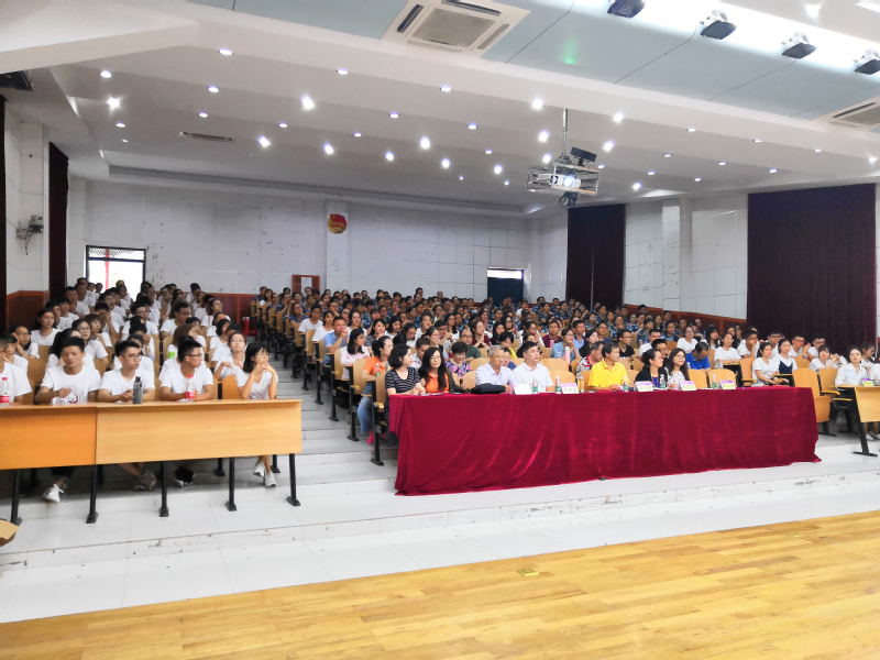 满腹经纶院，风华少年来——马克思主义学院隆重举行2018级新生开学典礼