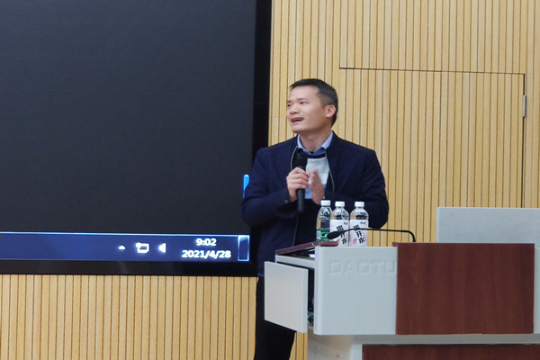 马克思主义学院邀请同济大学李占才教授开展学术讲座