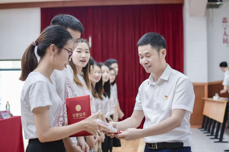 广西师范大学马克思主义学院庆祝中国共产党成立99周年表彰大会