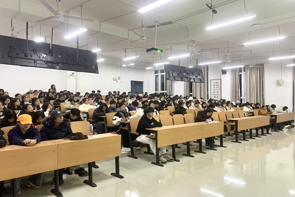 【崇文讲堂】马克思主义学院顺利举办“崇文讲堂”第3讲：新时代中小学思政课教师专业素养提升