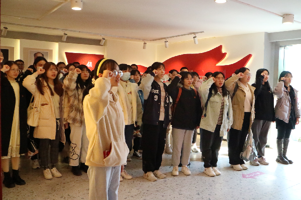 马克思主义学院本科生政教专业党支部联合 漓江廉洁文化社开展“弘扬爱国精神守初心，深化廉洁教育强党性”主题党日活动