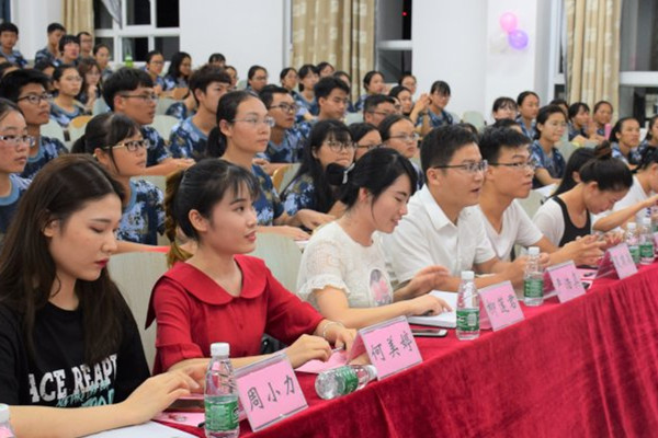 争当马院先锋 壮我先锋马院——马克思主义学院分团委学生会2018年招新宣讲会成功举行