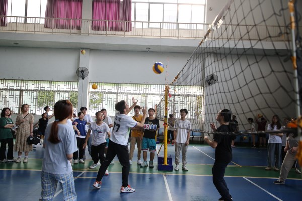 马克思主义学院顺利举办2021年度“欢送杯”气排球比赛