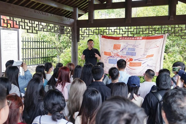 追寻历史记忆，感悟信仰力量——马克思主义学院联合图书馆成功举办“红色读行山水·行走的思政课”