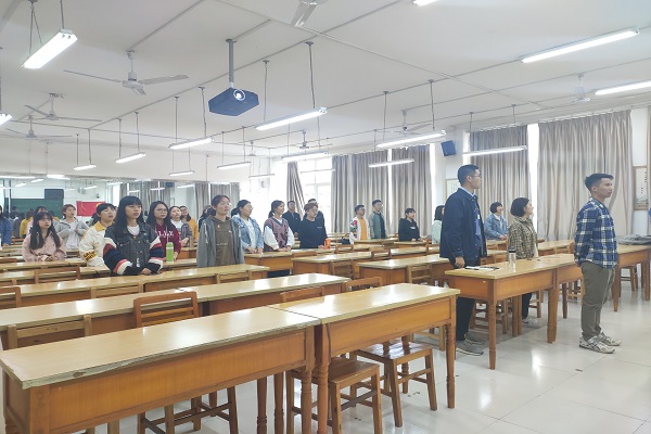 马克思主义学院2019级思想政治教育第一团支部成功举办第二次入党积极分子民主评议会暨“初心不改，砥砺前行”——争做时代新青年主题团日活动