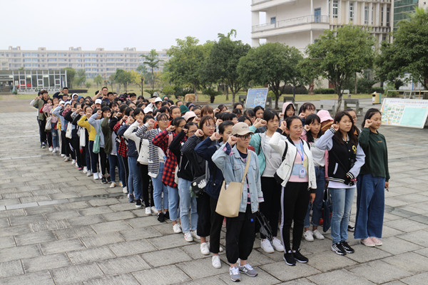 马克思主义学院2018级思想政治教育班团体心理辅导活动顺利开展