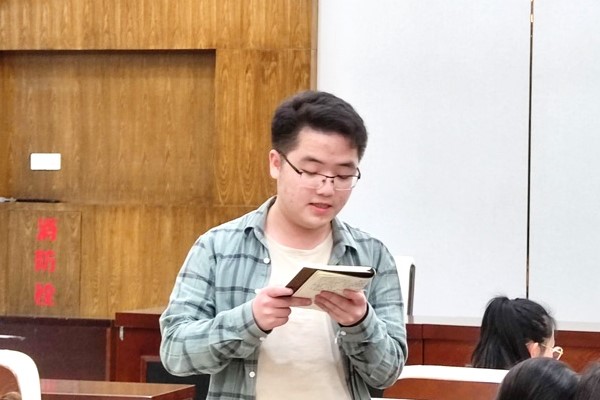 研究生马克思主义中国化专业党支部召开“捍卫‘两个确立’，做到‘两个维护’凝心聚力建设和谐幸福美好新马院”主题党日活动暨预备党员转正大会
