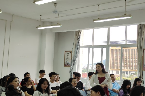 马克思主义学院研马中化党支部集中学习习近平总书记在考察清华大学与广西时的重要讲话精神