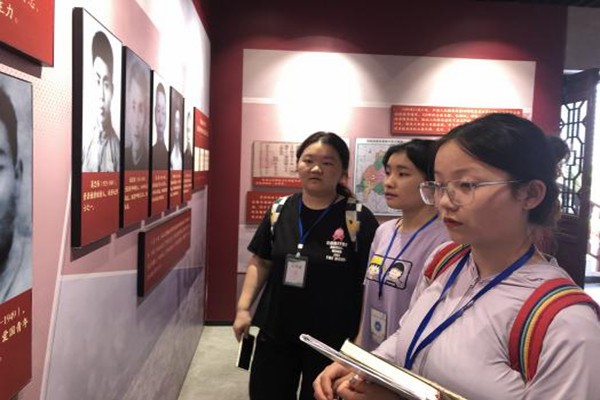 马克思主义学院“‘瑶’你一起‘绣’”调研团队前往广西资源县社岭村开展调研实践活动