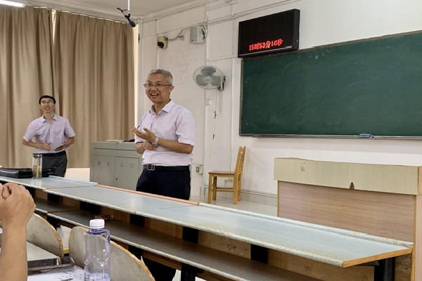 马克思主义学院举行2021级研究生导师见面会