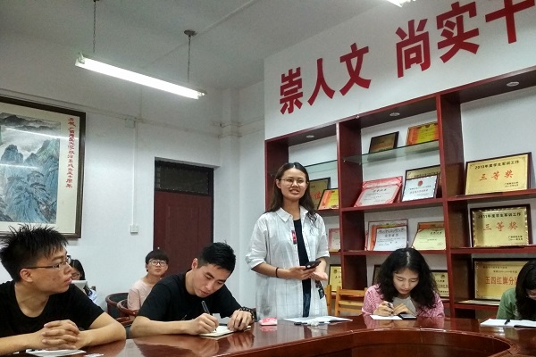 马克思主义学院学生党支部召开“弘扬中华传统美德，建设廉洁文明校园”座谈会