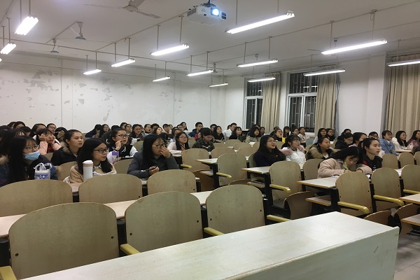 珍爱生命 预防艾滋——2017级思想政治教育班主题班会顺利开展