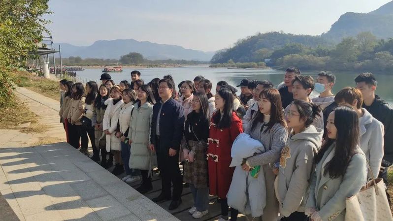 马克思主义学院研究生会成功举办“重温革命历史，喜迎百年历史”素拓扩展活动