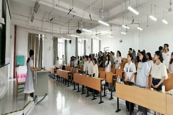 马克思主义学院本科生政教专业党支部顺利举办“奋斗者·正青春”主题党日活动