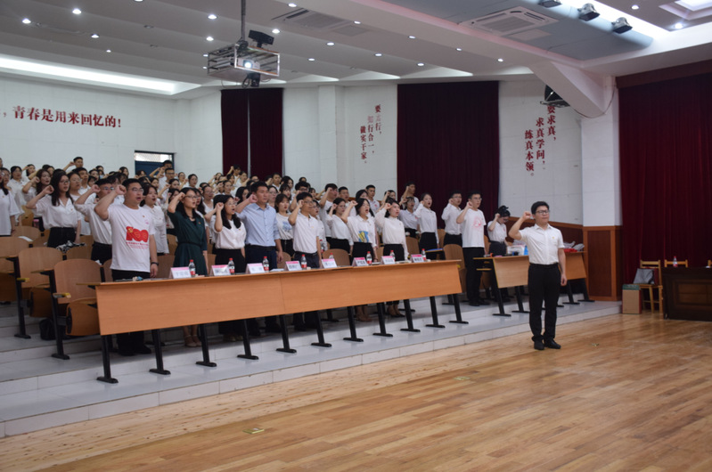 马克思主义学院联合多个二级学院党支部举办“百年谱芳华，青春心向党”——“庆七一”建党100周年主题党日活动