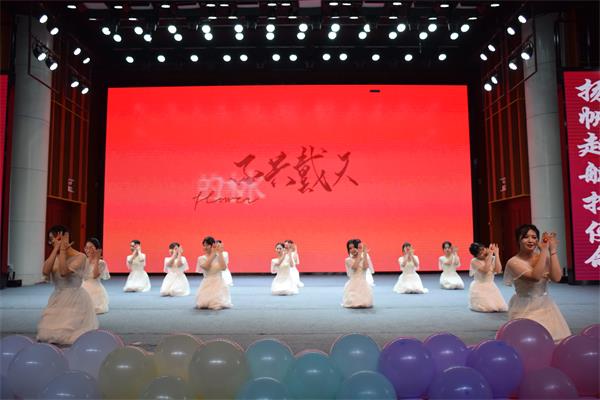 青春献礼二十大，强国有我新征程——马克思主义学院顺利举办2022届毕业欢送会