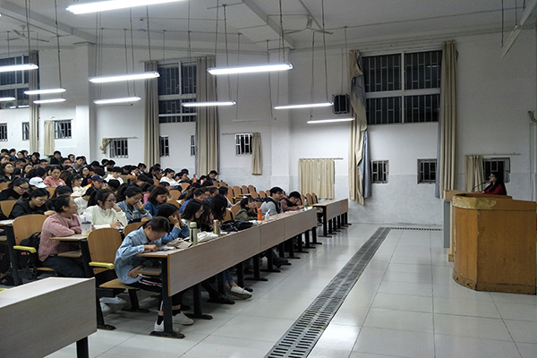 马克思主义学院对全体硕士研究生开展关于学习“马克思主义宗教观”的主题班会教育活动