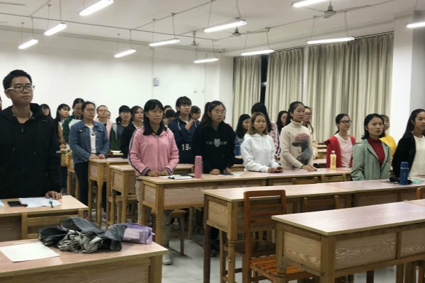 马克思主义学院2018级思想政治教育第一团支部新发展团员民主评议会顺利举行