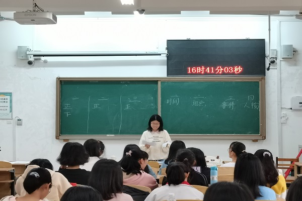 2021级思想政治教育第二团支部联合外国语学院2021级英语语言文学第四团支部顺利开展“读书丰‘政’蕴，书香溢‘英’园”主题活动