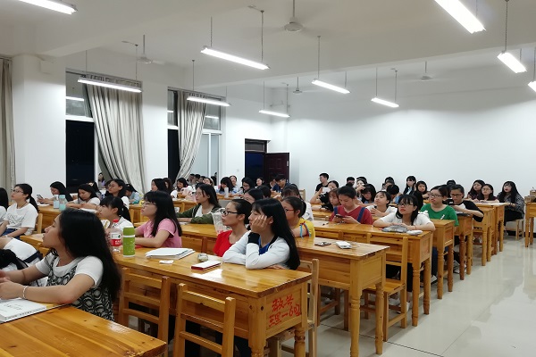 2017级思想政治教育专业举办纪念马克思诞辰200周年主题交流会