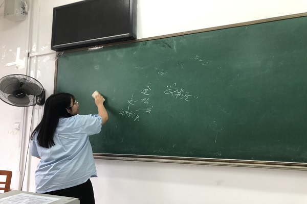 2019级思想政治教育第三团支部举办“志愿服务暖人心，青年行动当先行”志愿服务活动