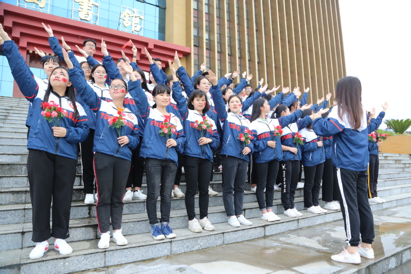 我院“传百年五四薪火，为伟大祖国喝彩”主题快闪活动圆满结束