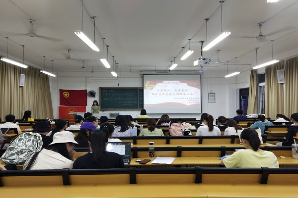 2018级思想政治教育第一团支部顺利开展“不忘初心，为梦出发”组织生活会暨支部换届大会