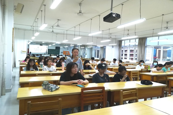 我院2019级思想政治教育第三团支部顺利召开“思行内省察自我，虚心纳言善其身”团员教育评议大会暨“躬身前行积经验，新旧接力谱新篇”组织生活会