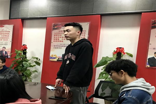 马院研究生党支部组织观看“奋斗百年路 忠诚印寸心”对党忠诚教育情景党课