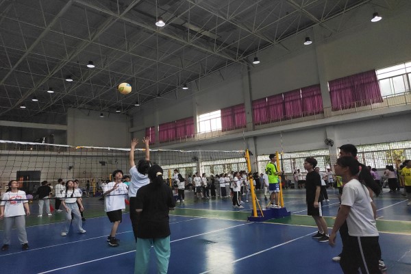 广西师范大学青年志愿者协会马克思主义学院分会积极参加“青协杯”气排球比赛