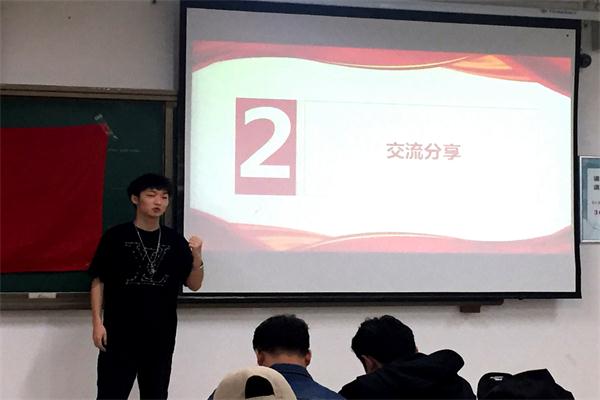 马克思主义学院研究生综合第二党支部顺利组织观看《榜样5》专题片
