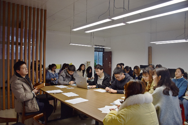 马克思主义学院组织召开学工宣传工作专题会议
