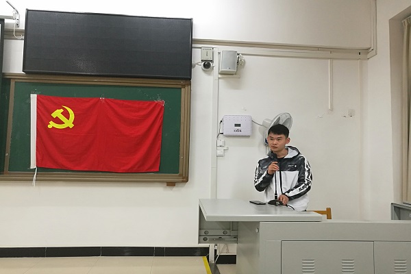 我院研究生综合第一党支部学习《中国共产党纪律处分条例》、《中国共产党支部工作条例（试行）》暨民主生活会顺利召开