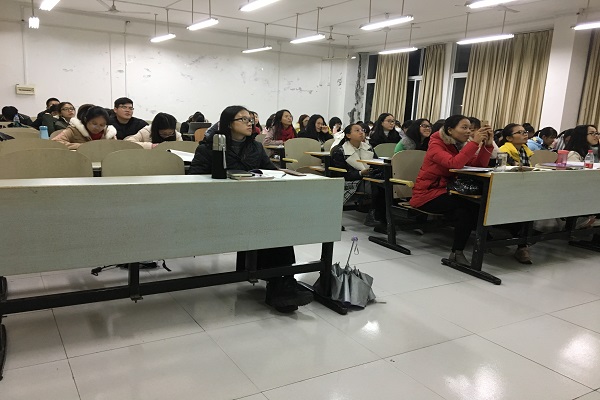 创新始于心 学习践于行——马克思主义学院2017级思想政治教育第一团支部举行网络选课及论文写作学习沙龙活动