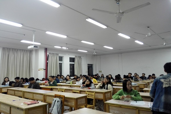 马克思主义学院研究生综合团支部开展学习型团支部和学习型寝室创建主题团日活动
