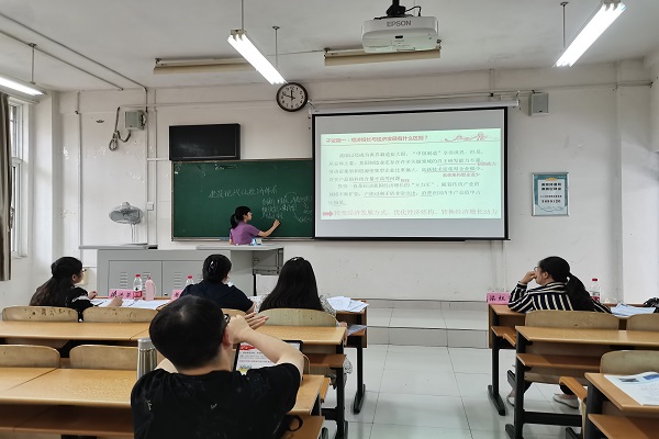 马克思主义学院圆满完成2018级师范生实习前教师专业技能考核