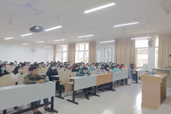 研究生思想政治教育专业党支部开展“爱校荣校，爱院兴院”主题党日活动