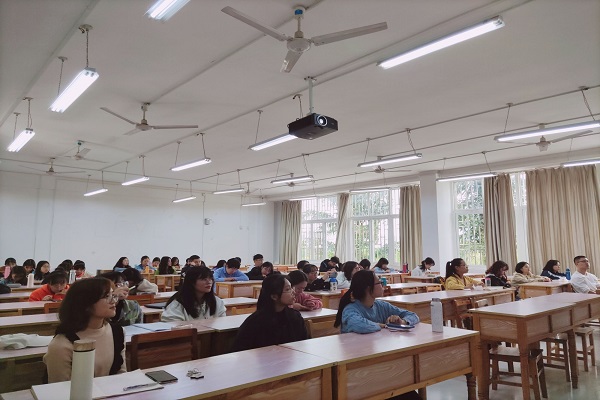 马克思主义学院2018级思想政治教育第二团支部“秀技能水平，展师者风采”2020年全区师范生教学技能大赛班级初赛顺利举办
