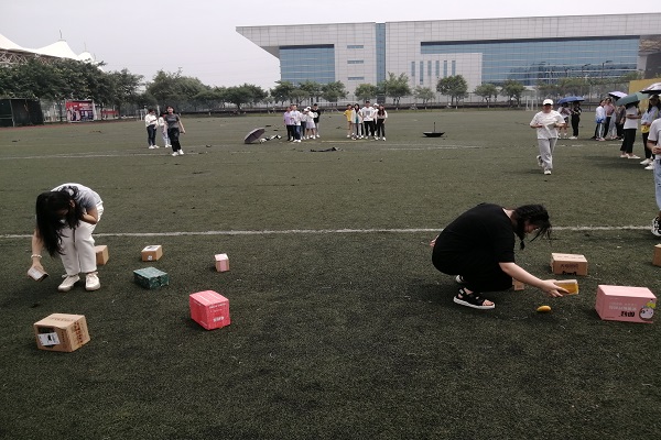 马克思主义学院2019级思想政治教育第二团支部举办“快乐运动，热血青春”支部联谊趣味运动会