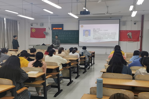 马克思主义学院2019级思想政治教育第一团支部成功举办第三次入党积极分子“闪闪红星跟党走，不忘初心齐奋进”民主推优暨第一次民主评议会