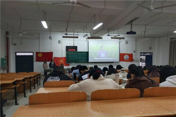 马克思主义学院2018级思想政治教育团支部顺利开展“唱响时代最强音，谱写秀美长征路”——“感悟秀美人生，争做黄文秀式好青年”主题团日活动
