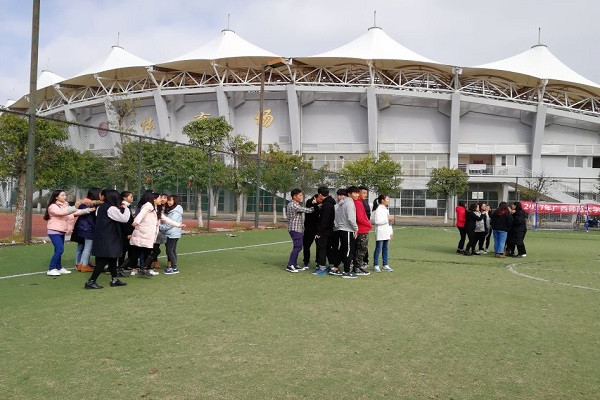 寒风暖日 温情联谊——马克思主义学院2017级思想政治教育一班与体育学院2017级运动训练三班举办联谊
