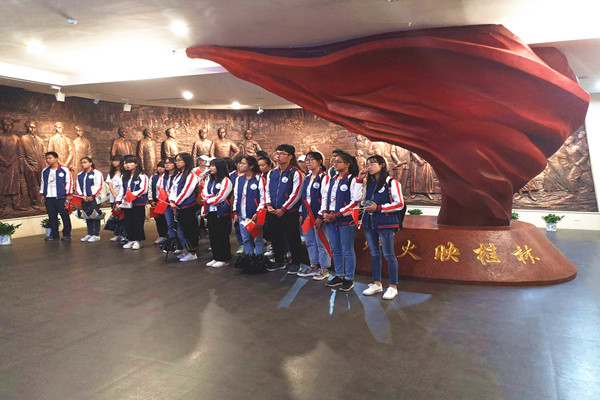 继忆峥嵘岁月，续传五四薪火 ——18级思想政治教育第二团支部顺利开展户外主题团日活动