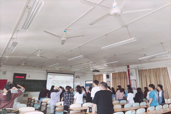 马克思主义学院2018级思想政治教育第二团支部成功开展“学党史、知党情、跟党走”主题团日活动