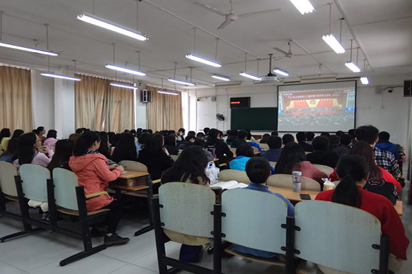 改革新征程，奋进新时代——马院学子积极学习两会精神